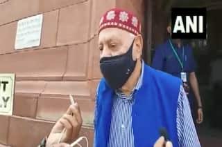 Kashmiri Pandits के मुद्दे पर संसद में फारूक अब्दुल्ला बीजेपी-आमने-सामने, बाहर भी बोले- आरोप लगते रहते हैं...