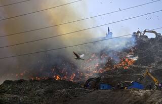 Delhi's Ghazipur Landfill Fire Still Not Under Control, Continues to Smoulder for Third Day