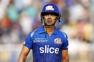 DC vs MI: बल्‍लेबाजी के दौरान चोटिल हुए Ishan Kishan, पृथ्‍वी के कैच के साथ मैदान में वापसी