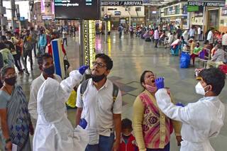 'Situation May Change Dramatically in Few Weeks': Maharashtra Minister Hints at Possibility of Fourth Wave of COVID. Deets Inside