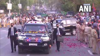 Gujarat: PM मोदी का दूसरे भी दिन भी रोड शो निकला, 12 किमी लंबे रास्‍ते में उमड़ी भीड़ ने फूल-मालाएं बरसाए