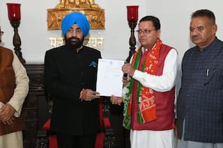 Pushkar Singh Dhami Resigns: अपनी सीट से चुनाव हारने के बाद उत्तराखंड के मुख्यमंत्री पुष्कर सिंह धामी ने दिया इस्तीफा