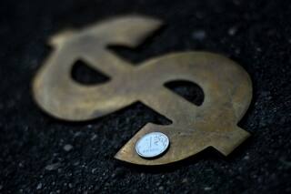 Russian Ruble Is Now Worth Less Than 1 US Cent After West Tightens Sections
