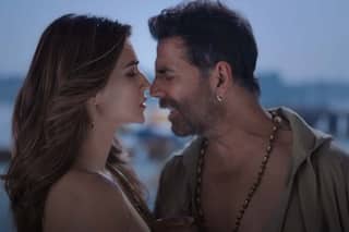 'Meri Jaan Meri Jaan': Akshay -Kriti Look Like Modern Day Romeo-Juliet In Soulful Song From Bachchhan Paandey