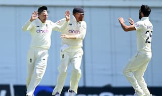 ENG vs WI: साकिब महमूद के डेब्यू से Nasser Hussain इंप्रेस, बोले- घरेलू मैचों में भी मिले मौका