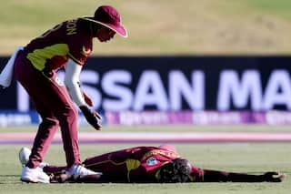 मैच के बीच अचानक वेस्टइंडीज की तेज गेंदबाज शमिलिया कोनेल मैदान पर गिरी, अस्पताल ले जाया गया