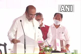N Biren Singh ने पांच मंत्रियों के साथ ली मणिपुर के मुख्यमंत्री पद की शपथ, लगातार दूसरी बार बने सूबे के मुखिया