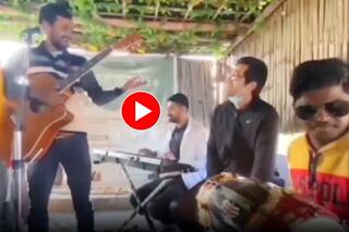 Viral Video: टीचर ने कहा गाना सुनाओ, फिर छात्रों ने जो कर दिया भरोसा नहीं करेंगे- देखें वीडियो