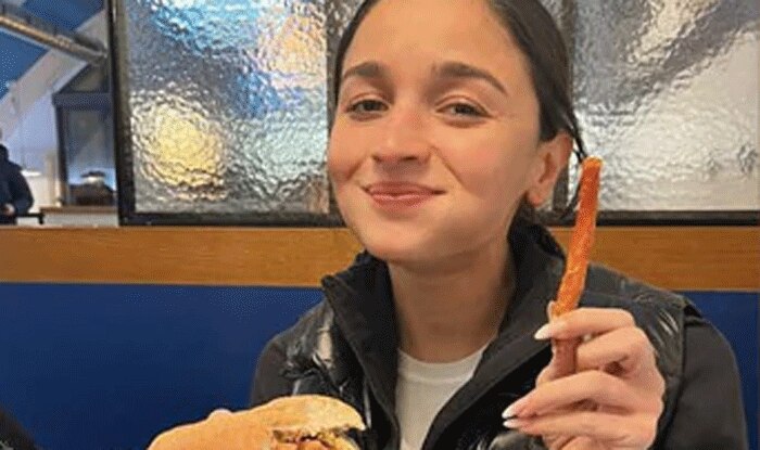 'गंगूबाई' की सफलता का आलिया भट्ट ने ऐसा मनाया जश्न, बर्गर...फ्रैंच फ्राइज़ भी मुस्कुरा उठे