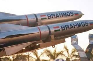पाकिस्तान में गलती से दागी गई Brahmos Missile के मामले में वायुसेना के तीन अधिकारी सेवा से बर्खास्त