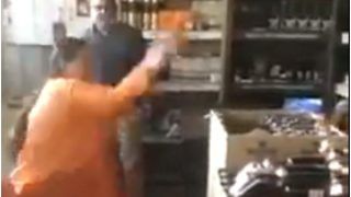 मध्य प्रदेश: उमा भारती ने शराब की दुकान में पत्थर फेंककर शराब की बोतलें तोड़ीं, Video Viral