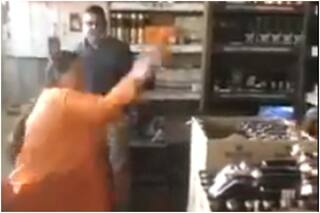 मध्य प्रदेश: उमा भारती ने शराब की दुकान में पत्थर फेंककर शराब की बोतलें तोड़ीं, Video Viral