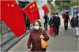 World Hindi News: चीन में दोबारा तेजी से फैल रहा कोरोना, बन रहे हजारों बेड के अस्थाई हॉस्पिटल | कई जगह लॉकडाउन भी लागू