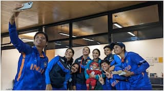 Indian Women's Team Shares a Heart-Warming Moment With Pak Skipper Bismah Maroof's Daughter | Watch Video