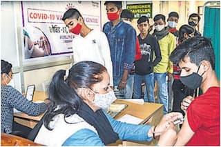 Delhi to Offer Free Booster Doses to All Eligible Beneficiaries at Govt Covid Vaccination Centres | Details Here