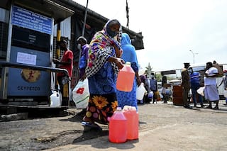 Man Dies Waiting In Fuel Queue For 5 Days in Sri Lanka