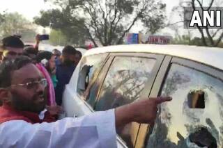 UP Elections 2022: सपा नेता स्वामी प्रसाद मौर्य के काफिले पर पथराव, BJP पर लगाया ये आरोप