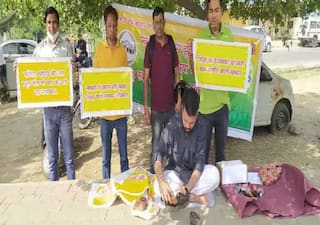 Noida: Parents Used THIS Unique Way To Protest Fee Hike By Private Schools