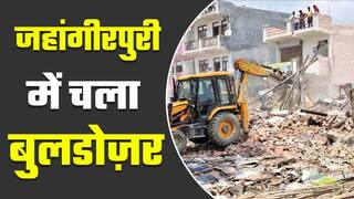 दिल्ली के जहांगीरपुरी इलाके में चला बुलडोज़र, दंगा गैंग के खिलाफ जारी है बड़ी कार्रवाई। Watch Video