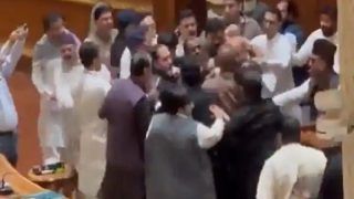 इमरान की पार्टी के विधायकों ने पंजाब विधानसभा में डिप्टी स्पीकर पर किया हमला, देखें VIDEO