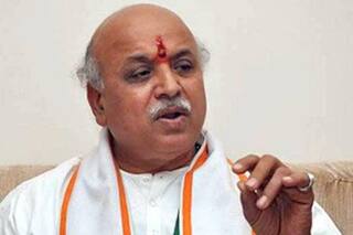 लाउडस्पीकर पर राजनीतिः तोगड़िया बोले- गुजरात और यूपी की मस्जिदों से लाउडस्पीकर क्यों नहीं हटा रही भाजपा ?