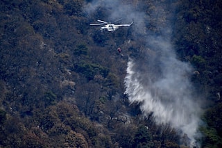 Massive US Wildfires being Fuelled by High Winds And Warm Temperature