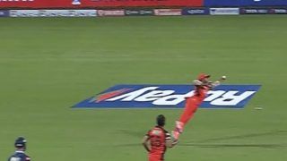 Best Catch of IPL 2022? Rahul Tripathi Takes a Screamer to Send Shubman Gill Packing | WATCH
