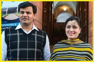 मुख्यमंत्री ठाकरे के आवास के बाहर हनुमान चालीसा का पाठ करने पर अड़े राणा दंपति, कहा- जरूर जाएंगे मातोश्री