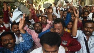 MSRTC विरोध :पवार के आवास के सामने प्रदर्शन करने पर लोगों को कोर्ट में किया गया पेश, गर्माई सियासत