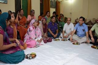 Anti-Brahmin Slogan on Wall of BHU After VC Attends Iftar at Girls' Hostel, Security Tightened  | 10 Points