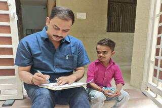 Viral: छोटी हाईट की वजह से नहीं मिली नौकरी, तभी विधायक ने किया कुछ ऐसा लग गई ऑफर की झड़ी । अब अपनी कुर्सी भी देंगे!