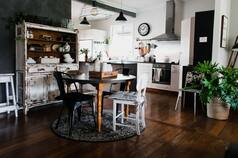 Create an Outdoor Dinner Vibe at Home With These Decor Tips