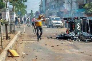 खरगोन हिंसा: एसपी पर गोली चलाने वाले आरोपी की हुई पहचान, संजय नगर का है वसीम उर्फ मोहसीन | दबोचने के लिए टीम गठित