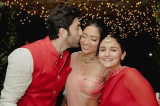 Ranbir Kapoor Kisses Alia Bhatt's BFF in New Wedding Photos - See Adorable Pics