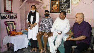 दिल्ली: कोरोना योद्धा सफाई कर्मचारी के परिवार को मिले 1 करोड़ रुपए, केजरीवाल सरकार ने सौंपा चेक