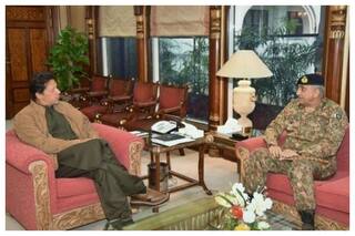 इमरान खान ने बाजवा पर लगाया ‘दोहरा खेल’ खेलने का आरोप, बोले- उनका कार्यकाल बढ़ाना थी ‘बड़ी गलती’