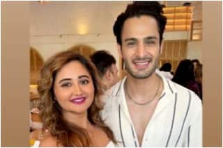 Neha Bhasin Breaks Silence on Rashami-Umar's Relationship; Fans Claim he Broke Her Heart - See Tweets