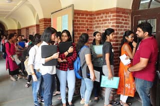 UGC और AICTE की भारतीय छात्रों को चेतावनी, कहा- पाकिस्तान में भूल के भी पढ़ने न जाएं