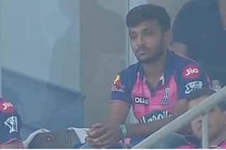 Party Badal Lia? DC Bowler Sakariya Spotted Cheering For RR In IPL Finals