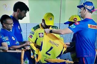 THALA For a Reason! MS Dhoni's Heartwarming Gesture Towards Shane Bond Reeks of Greatness