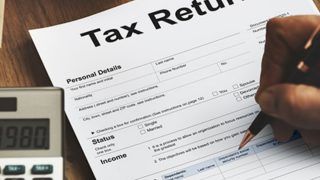 Income Tax Rebate: वरिष्ठ नागरिकों को FD के ब्याज पर 10 फीसदी TDS देने से मिल सकती है छूट, तुरंत जान लें नियम