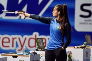 आईएसएसएफ जूनियर वर्ल्‍ड कप: भारत की जीत पर मनु भाकर बोलीं- CWG 2022 से शूटिंग को क्‍यों किया गया बाहर?