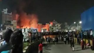 नोएडा-गाजियाबाद बॉर्डर पर लगी भीषण आग पर काबू, दहशत के कारण खाली कराए गए मकान