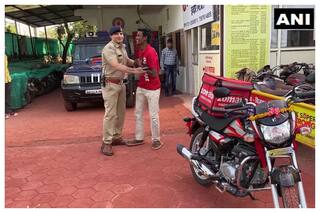 Indore Police Sees Man Delivering Food on Bicycle, What Happens Next Will Leave You Jaw-Dropped