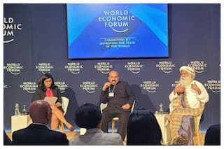 दावोस में विश्व आर्थिक सम्मेलन के मंच पर सद्गुरु ने की 'मिट्टी बचाने' की अपील