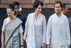 गुजरात चुनाव के लिए कांग्रेस ने जारी की स्टार प्रचारकों की सूची, सोनिया-राहुल समेत LIST में ये 40 नाम