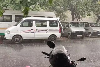 Rain, Thunderstorm in Parts of Delhi-NCR Bring Much-Needed Respite From Scorching Heat | Videos