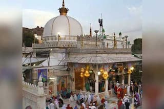 अजमेर की दरगाह में अब हिंदू प्रतीक होने का विवादित दावा, कमेटी ने किया खारिज