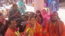 विदेशी जोड़े ने गंगोत्री धाम में हिंदू रीति-रिवाज से रचाई शादी, सिंदूर लगा और सात फेरे लेकर खाई कस्में