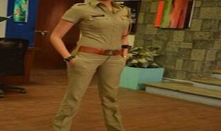 शादी से पहले मंगेतर का हो गया पर्दाफाश, महिला पुलिस अधिकारी ने सरेआम कर लिया गिरफ्तार, जानिए